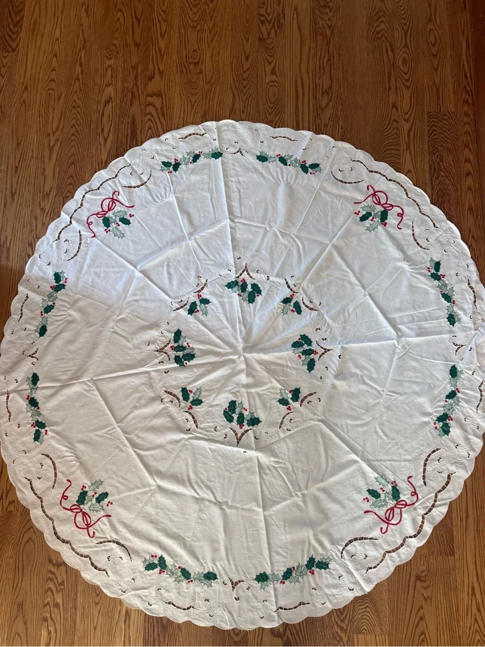 Vintage White Holiday Holly Embroidered Round Table Cover